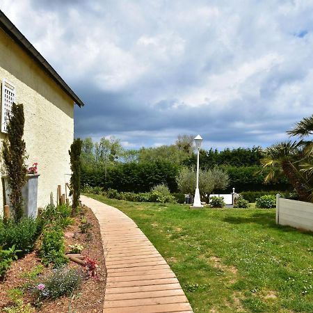Superb Holiday Home Near The Beach Quineville ภายนอก รูปภาพ