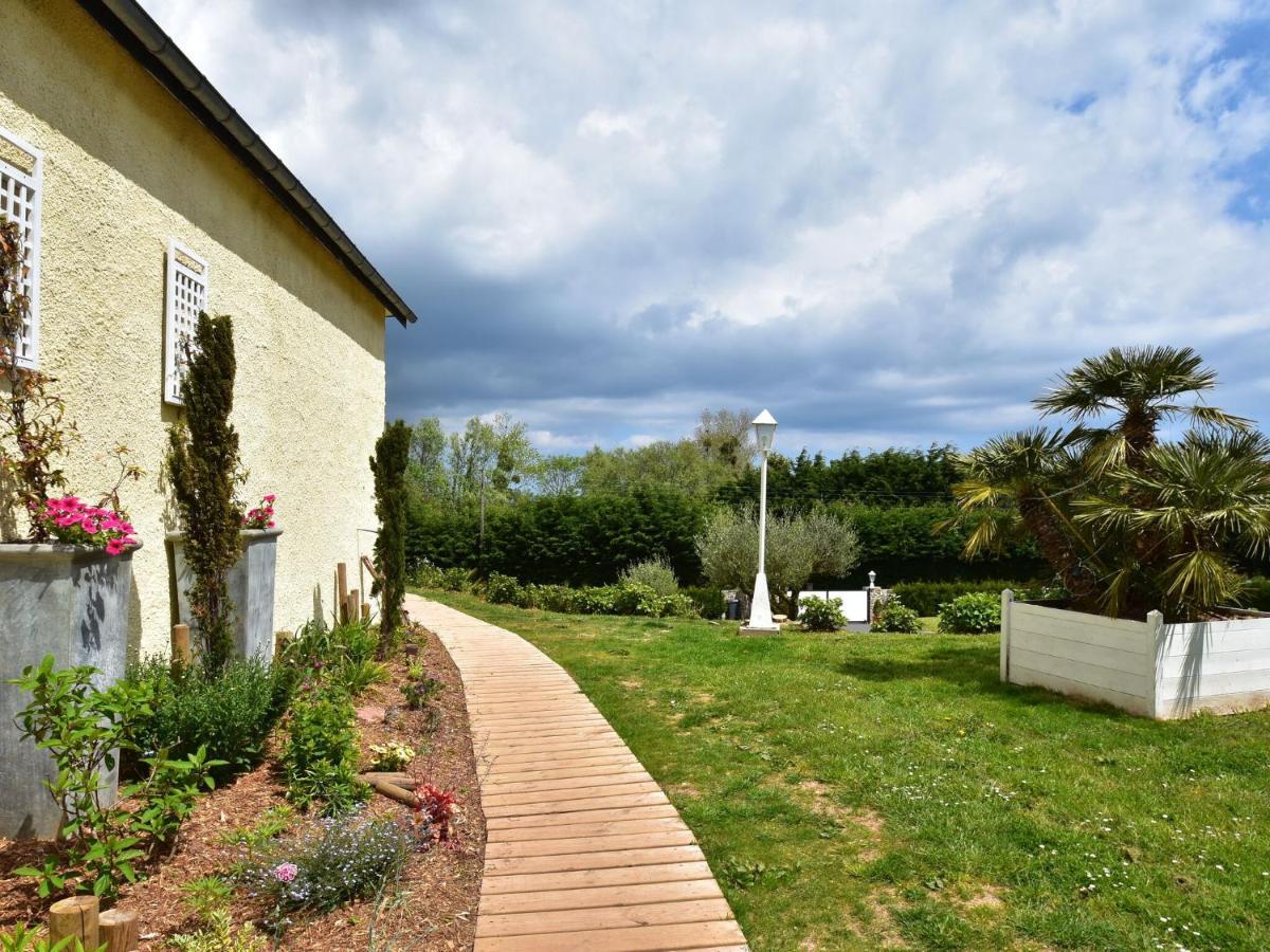 Superb Holiday Home Near The Beach Quineville ภายนอก รูปภาพ